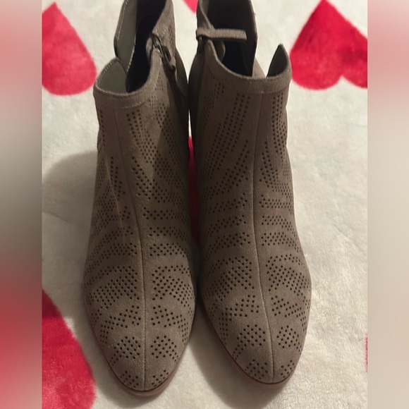 New Violet & Red Jensen Heeled Bootie - Picture 10 of 12